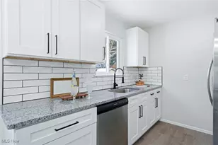 835 Carnegie Ave, Akron, OH 44314 - Photo 21