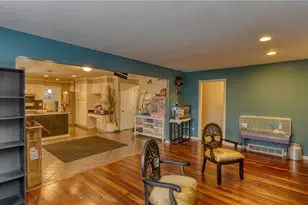 10525 Twin Oaks Dr, Cambridge, OH 43725 - Photo 9