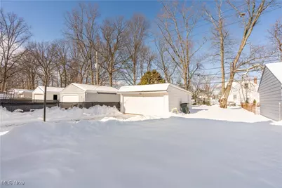 13905 Thraves Avenue, Garfield Heights, OH 44125 - Photo 3