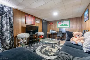 13905 Thraves Ave, Garfield Heights, OH 44125 - Photo 23
