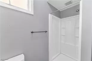 1041 W 10th St, Lorain, OH 44052 - Photo 15