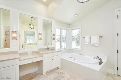 2242 Rock Creek N, Akron, OH 44333 - Photo 25