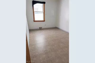 13809 Christine Avenue, Garfield Heights, OH 44105 - Photo 7