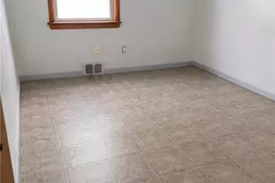 13809 Christine Ave, Garfield Heights, OH 44105 - Photo 7