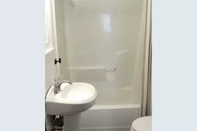 2346 W Oberlin Avenue, Lorain, OH 44052 - Photo 13