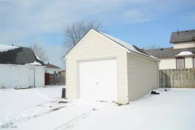 2346 W Oberlin Avenue, Lorain, OH 44052 - Photo 23