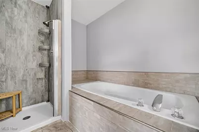 17639 Wildwood Lane, Loveland, OH 44119 - Photo 21