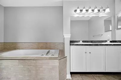 17639 Wildwood Lane, Loveland, OH 44119 - Photo 19