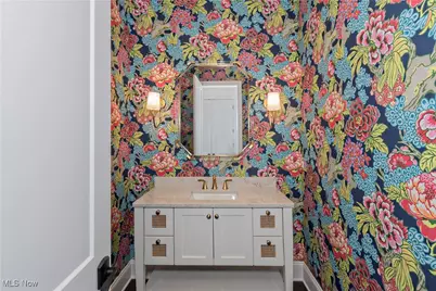 300 Woodridge Lane, Chagrin Falls, OH 44022 - Photo 13