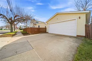 352 E 328th St, Willowick, OH 44095 - Photo 5
