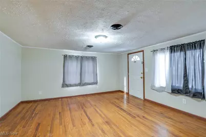 1212 Benton Street, Barberton, OH 44203 - Photo 7