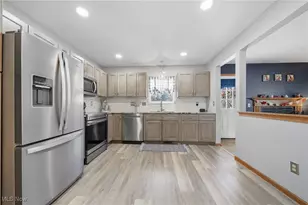 6416 Blossomwood Cir NE, Canton, OH 44721 - Photo 9