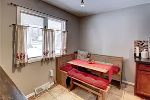 9559 Driftwood Dr, Olmsted Falls, OH 44138 - Photo 7