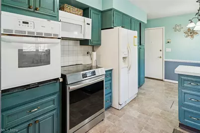 725 N Hawkins Avenue, Akron, OH 44313 - Photo 17