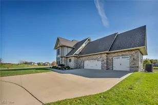 808 Buckingham Dr, LaGrange, OH 44050 - Photo 9