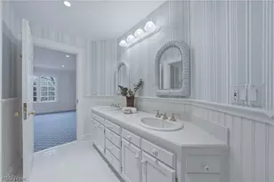 31900 Pinetree Rd, Pepper Pike, OH 44124 - Photo 29