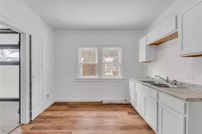 11909 Parkhill Avenue, Loveland, OH 44120 - Photo 9