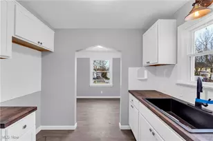 953 Whitby Rd, Cleveland Heights, OH 44112 - Photo 9