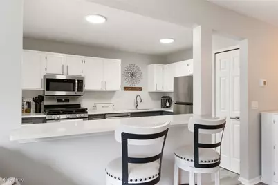 868 Tollis Parkway #A-L, Grandview Heights, OH 44147 - Photo 9