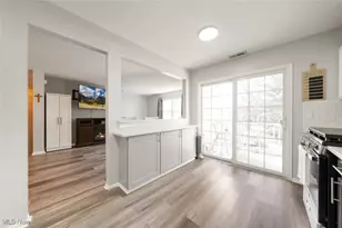 868 Tollis Pkwy, Grandview Heights, OH 44147 - Photo 13