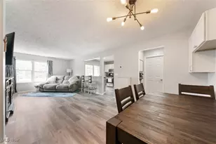 868 Tollis Pkwy, Grandview Heights, OH 44147 - Photo 7