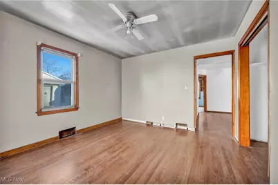 14750 Schreiber Road, Maple Heights, OH 44137 - Photo 17