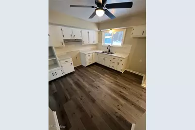 653 Chapel Lane, Campbell, OH 44405 - Photo 5