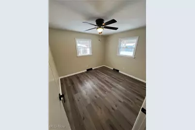 653 Chapel Lane, Campbell, OH 44405 - Photo 9