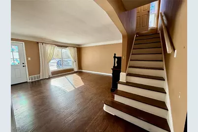 11011 Wallingford Avenue, Garfield Heights, OH 44125 - Photo 5