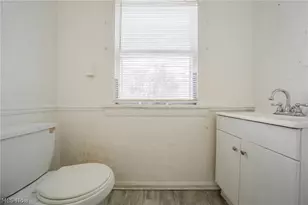 17909 Schenely Ave, Loveland, OH 44119 - Photo 15