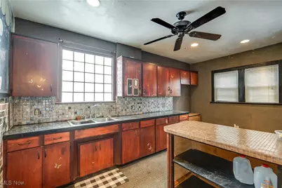 263 19th Street NW, Barberton, OH 44203 - Photo 11