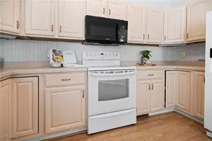 25 Golf View Ln, North Olmsted, OH 44070 - Photo 15