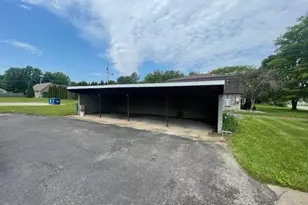 402 Caroline Ave, Hubbard, OH 44425 - Photo 11