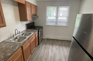 402 Caroline Ave, Hubbard, OH 44425 - Photo 7