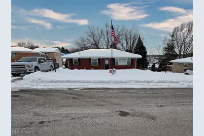 49221 S Meadowbrook Circle, East Liverpool, OH 43920 - Photo 1