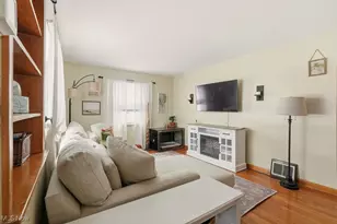 300 Melbourne Ave, Akron, OH 44313 - Photo 7