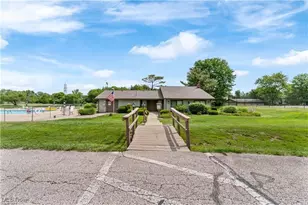 864 Kirkwall Dr, Akron, OH 44321 - Photo 25