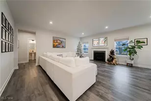 6162 James Dr, Lorain, OH 44053 - Photo 7