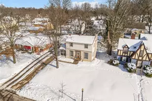 687 Crestview Ave, Akron, OH 44320 - Photo 5