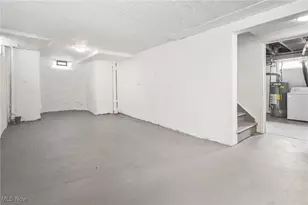 687 Crestview Ave, Akron, OH 44320 - Photo 25