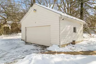 687 Crestview Ave, Akron, OH 44320 - Photo 31