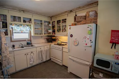 92 Larry Lane, Cortland, OH 44410 - Photo 7