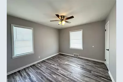 19931 Raymond Street, Maple Heights, OH 44137 - Photo 7