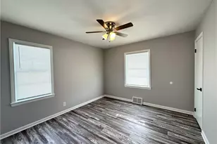 19931 Raymond St, Maple Heights, OH 44137 - Photo 7