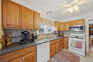 154 Crescent Dr, Akron, OH 44301 - Photo 9