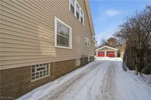 154 Crescent Dr, Akron, OH 44301 - Photo 29