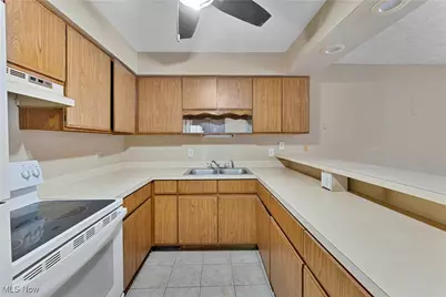 6042 Callaway Circle #5, Youngstown, OH 44515 - Photo 7