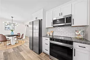 9856 Market Ave N, Hartville, OH 44632 - Photo 23