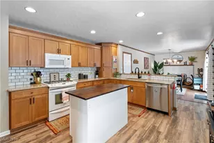 2248 Hivue Dr, Green, OH 44312 - Photo 5