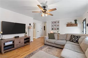 2248 Hivue Dr, Green, OH 44312 - Photo 3